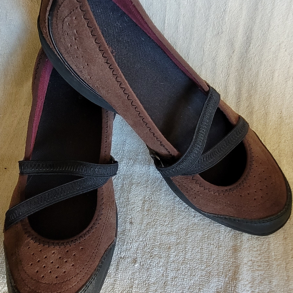 Lands' End Brown Flats with Black Accents Size 8B